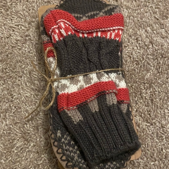 Nordic slippers with non-slip grip sole, size S/M (fits women’s shoe size 6-7) - Picture 2 of 3